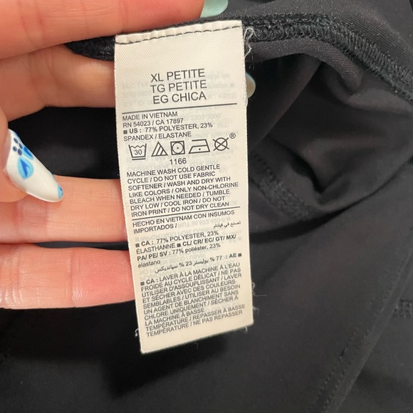 Old Navy Black Active Crop Leggings Sleek Fit, High-Rise,Go Dry , size XL - Picture 8 of 8